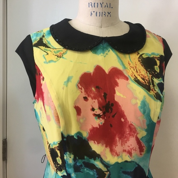 Floral Peter Pan Dress - Picture 2 of 3